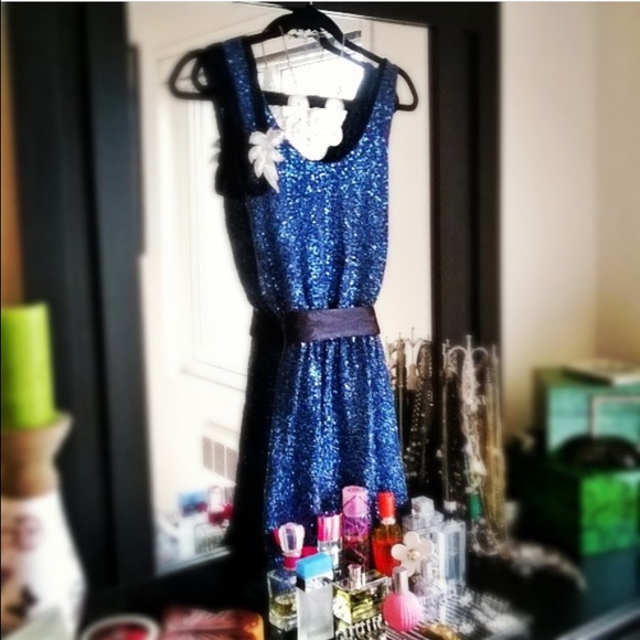 Festive blue sequin backless dress