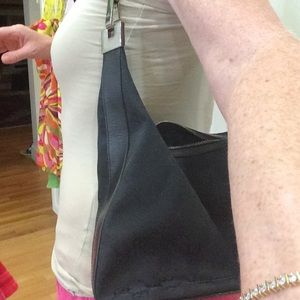 A must-have Gucci bag for any wardrobe!