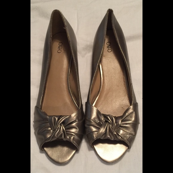 Cato peep toe gold flats