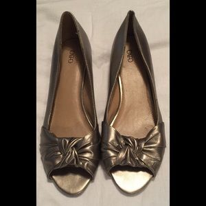 Cato peep toe gold flats