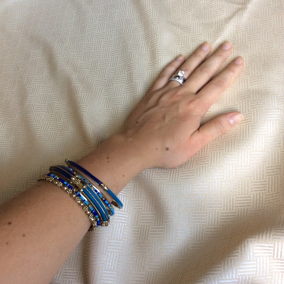 DONATING TUESDAY Bangle set - Picture 4 of 4