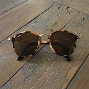 Ray-Ban round fleck sunglasses