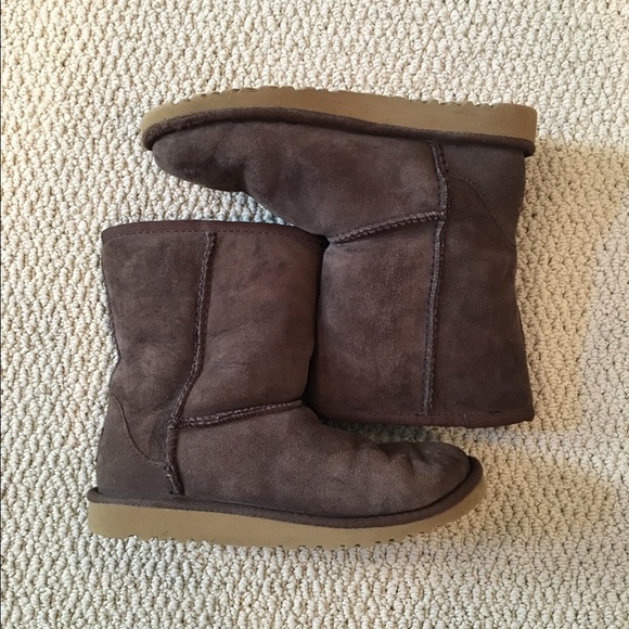 Kid's Classic Short UGG Brown Boots Size 2