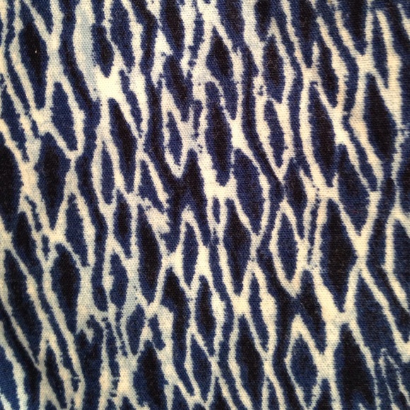 Blue & white patterned shorts - Picture 2 of 4