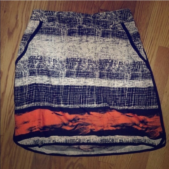 NYC boutique abstract art skirt - Picture 2 of 2