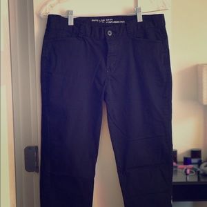 Black slim-cut cropped khakis size 4R