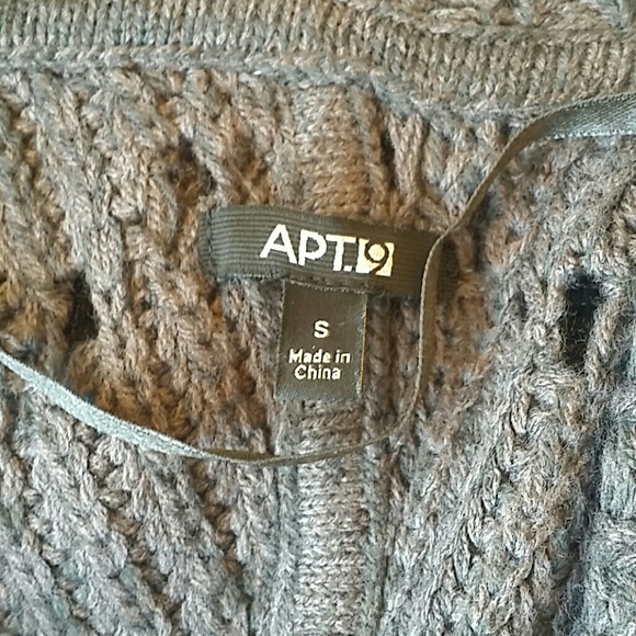 ❎SOLD IN BUNDLE❎GRAY KNIT SWEATER VEST - Picture 3 of 4