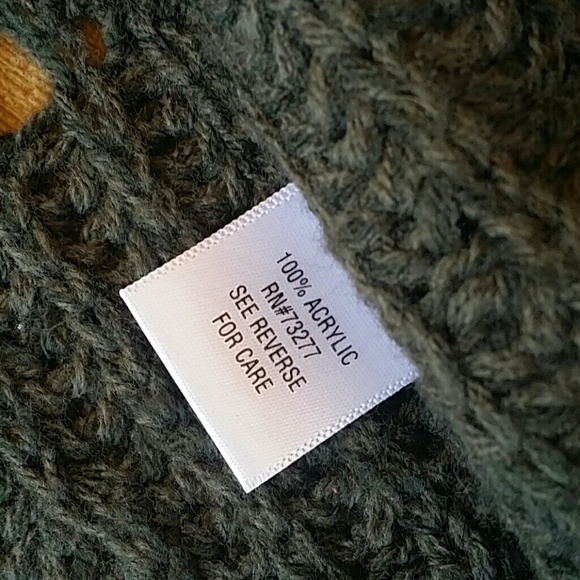 ❎SOLD IN BUNDLE❎GRAY KNIT SWEATER VEST - Picture 4 of 4