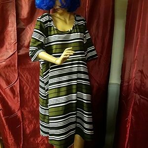 Avenue Green navy and white stripe 3/4 sleeve dres