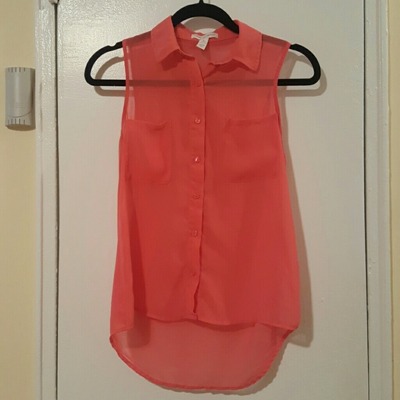 Sleevless button down