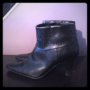 WHITE MOUNTAIN ANKLE BOOTIES