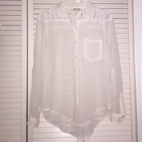 Dressy long sleeve buttoned down shirt
