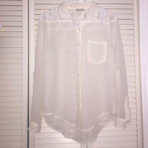 Dressy long sleeve buttoned down shirt