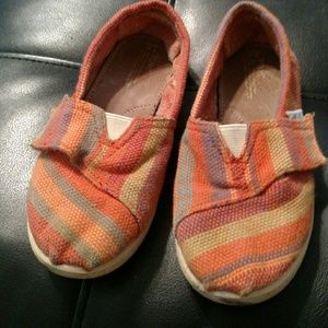 Toms orange boys