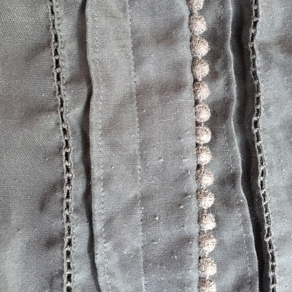 Emerald green Ann Taylor LOFT button from blouse L - Picture 3 of 4