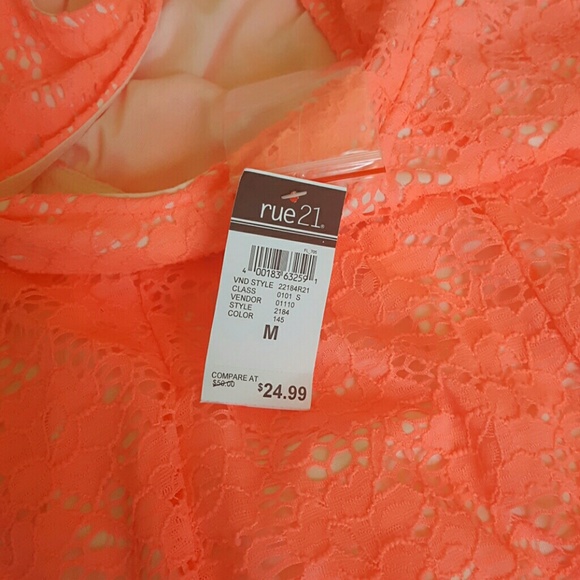 Dress - Picture 3 of 3