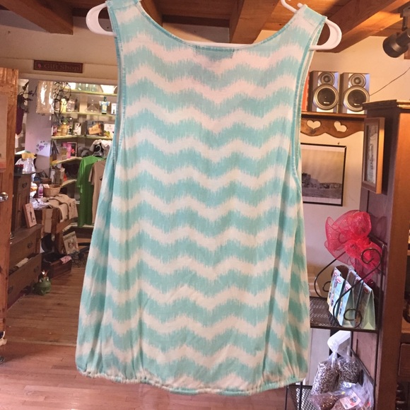 Top - Picture 2 of 4