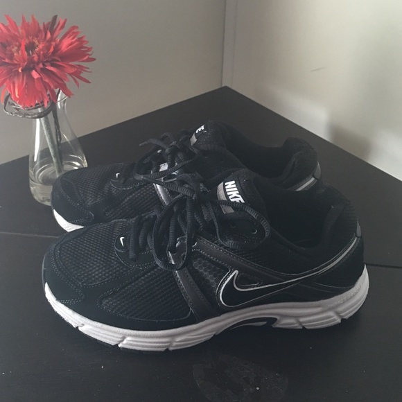 Nike Dart 9 running shoes