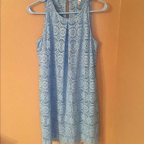 Blue lace sleeveless dress