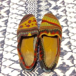 TOMS Aztec patterned wooly slip-ons size 7.5