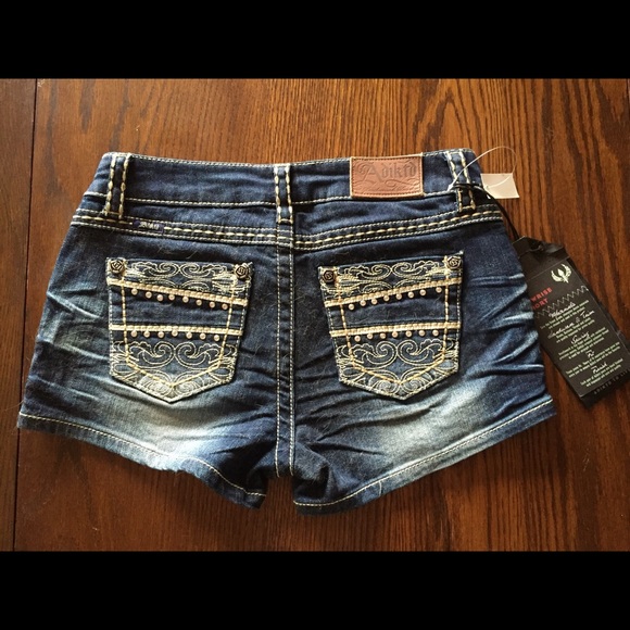 Adiktd Low Rise Shorts BNWT Size 0 - Picture 3 of 4