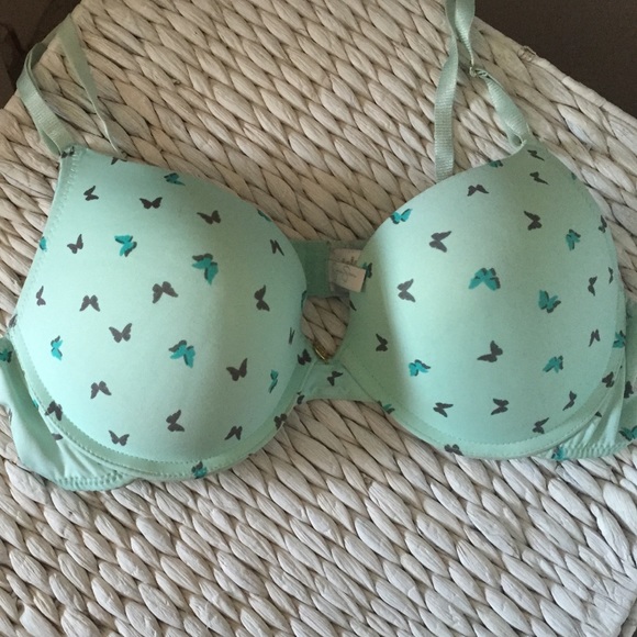 38C bra by Jessica Simpson