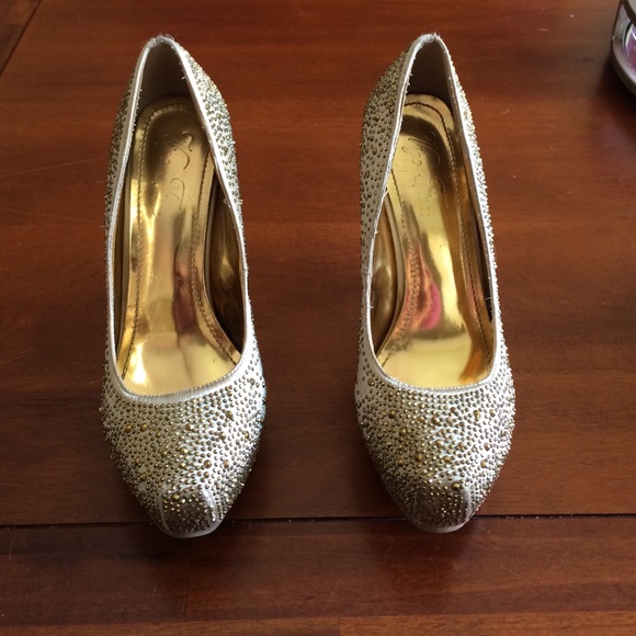 Sparkley Gold Pumps