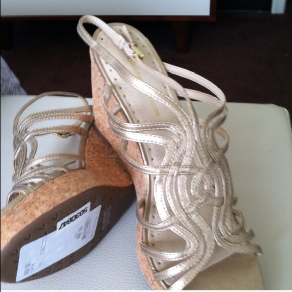 Adrienne Vittridini size 9