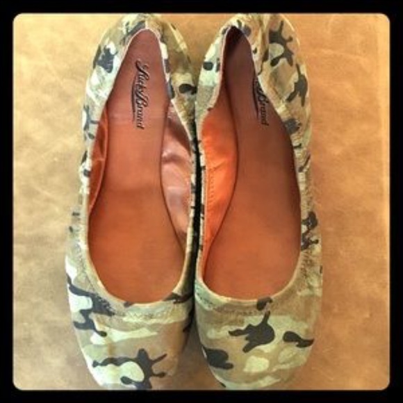 In Search of these Lucky Brand flats size 8.