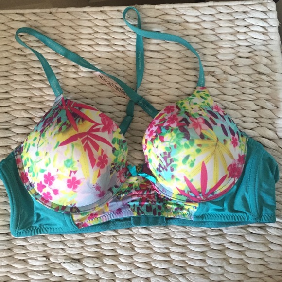 cross body 36D bra by Daisy Fuentes