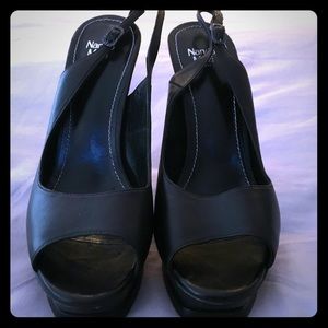 Nando Muzi 🎉Sale! 🎉 black leather peeptoe pump