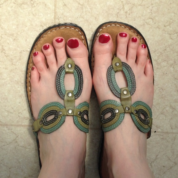 Naturalizer brand flip flops, size 7