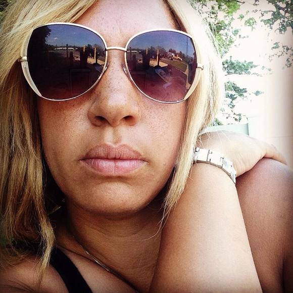 Meet your Posher, Jenn - Picture 1 of 1