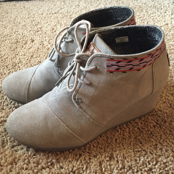 sOO COMFY Grey Toms Wedges