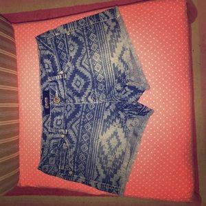 Woman's shorts Aztec print size 3!