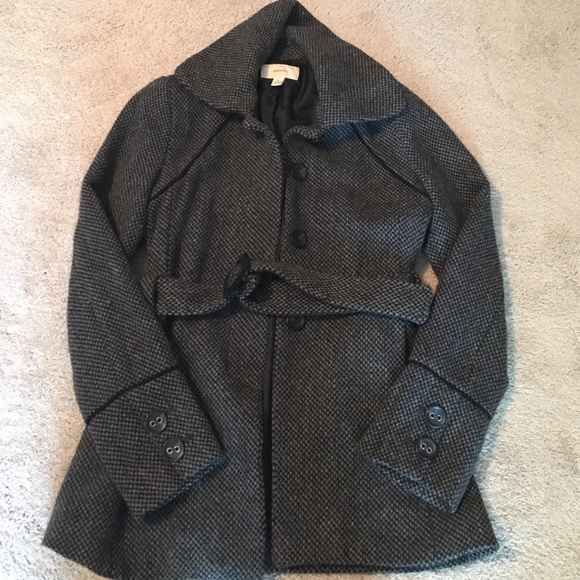 Grey and black tweed peacock