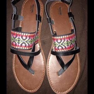 🏷PRICE DROP🏷 Colorful like new sandals 🌞👣
