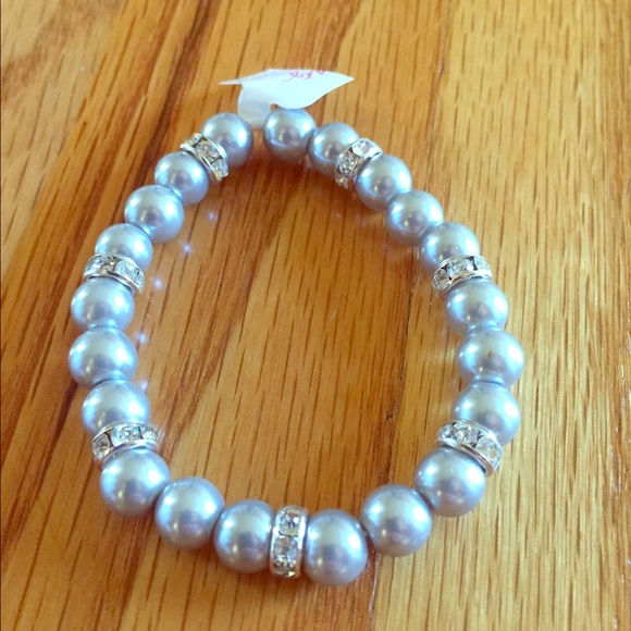 Stretchy silver beaded bracelet