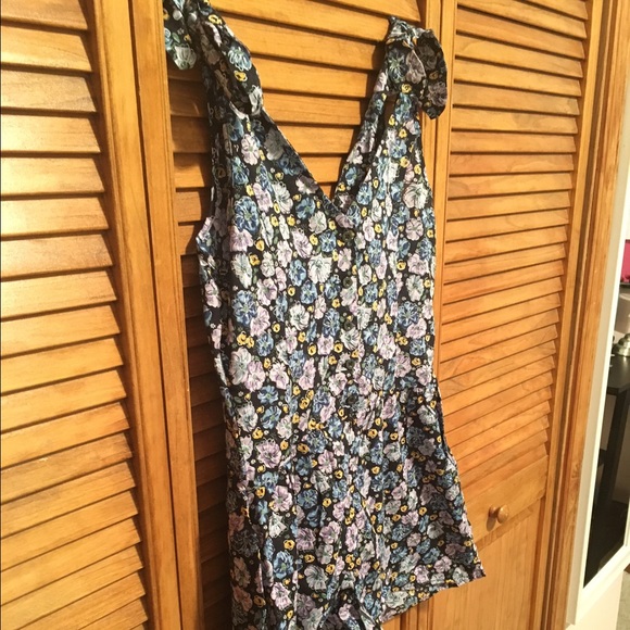 Miley Cyrus and Max Azria Floral Patterned Romper - Picture 3 of 3