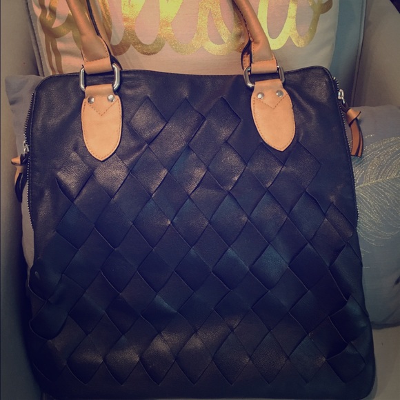 Limited tote