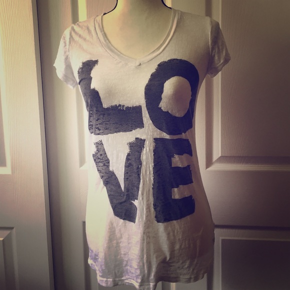F21 • LOVE tee