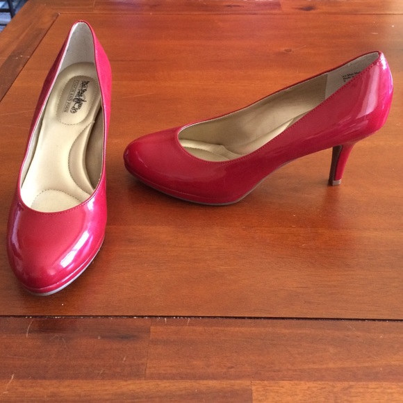 Classic Red Pumps NWOT