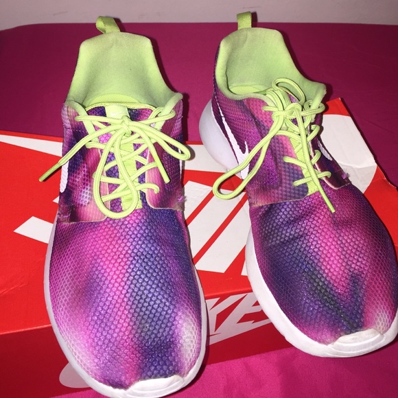 Custom NIKE Roshe Runs - Picture 2 of 3