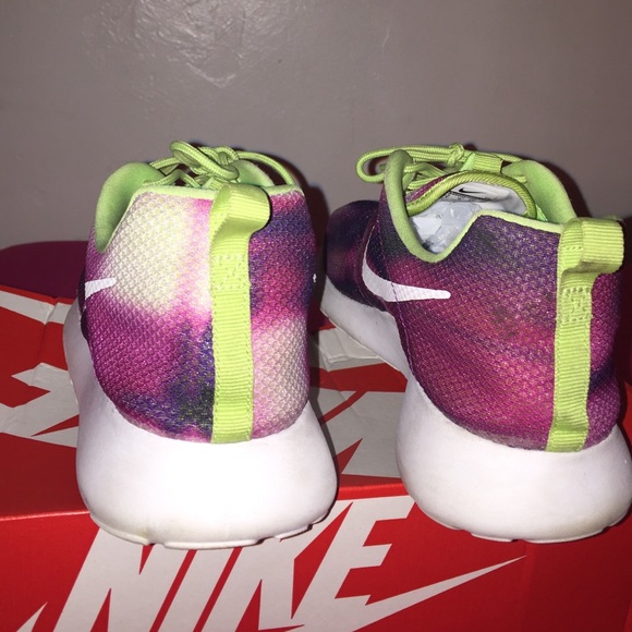 Custom NIKE Roshe Runs - Picture 3 of 3