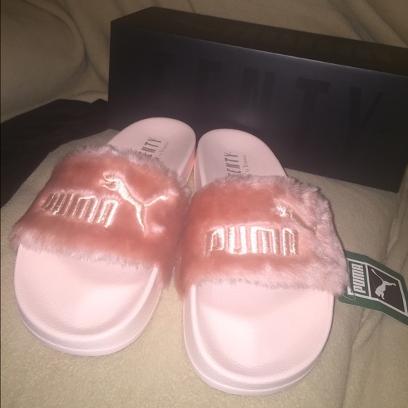 Shell Fenty Puma Slides (8.5)