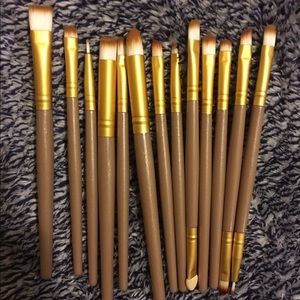 13 makeup brushes NEW