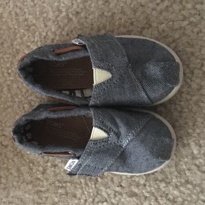 Baby boy Toms size T5