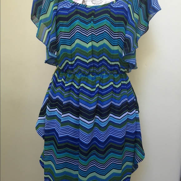 BCX Dresses & Skirts - BCX chevron pattern dress. Size M