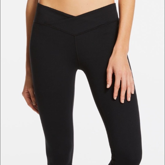 Fabletics Winn Mid Rise Crop