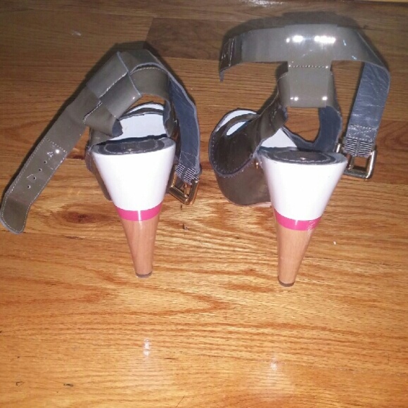 Celine strap around heel - Picture 2 of 4